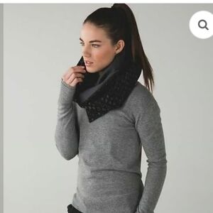 Lululemon Vinyasa Scarf *Fleece Simply Lace Play Dark Slate Black / Dark Slate